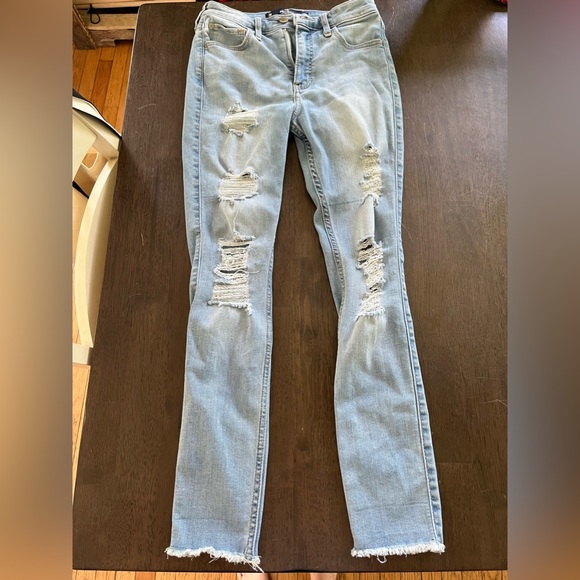 Light blue, Hollister ripped skinny jeans. Size 3. - Picture 2 of 3